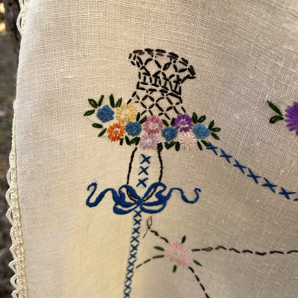 Vintage Linen - Picture 2 of 4